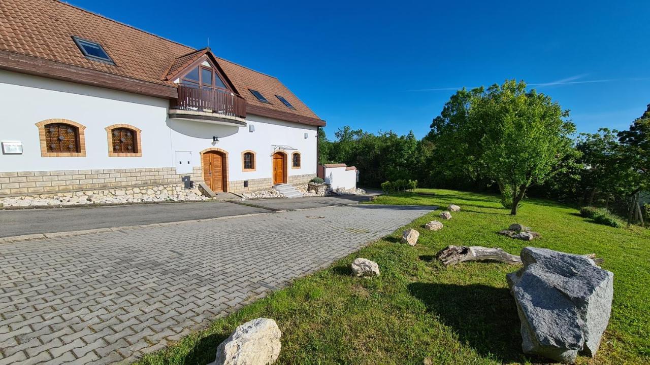 Apartmany Turold Mikulov Exteriör bild