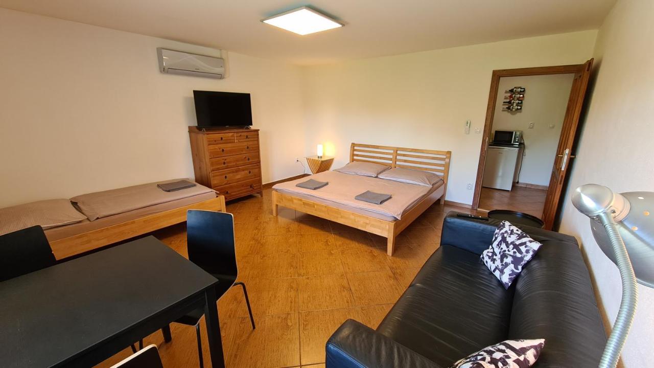Apartmany Turold Mikulov Exteriör bild