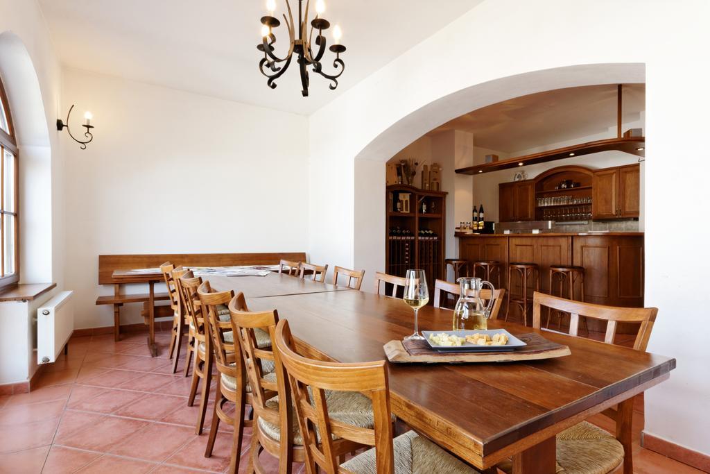 Apartmany Turold Mikulov Exteriör bild